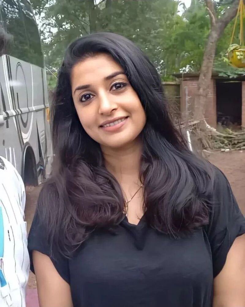 Meera jasmine new come back clicks