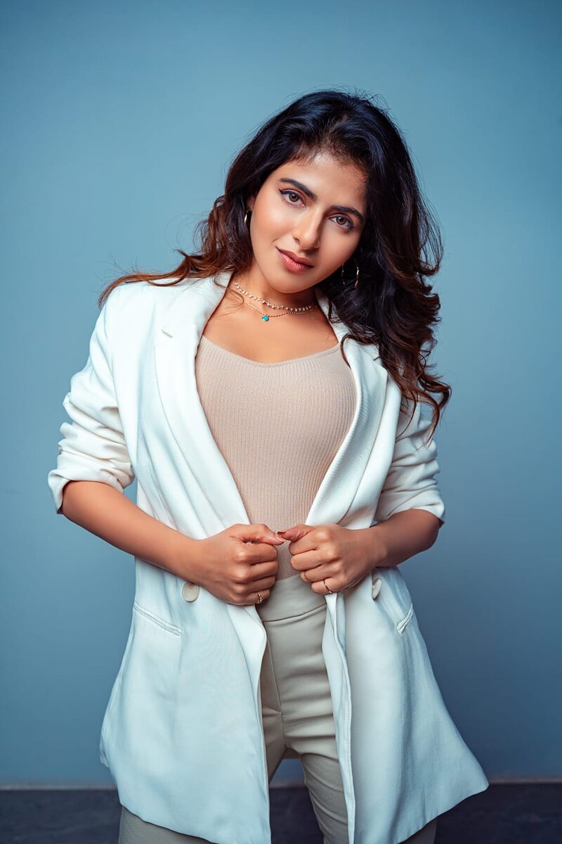 Iswarya menon latest photos trending