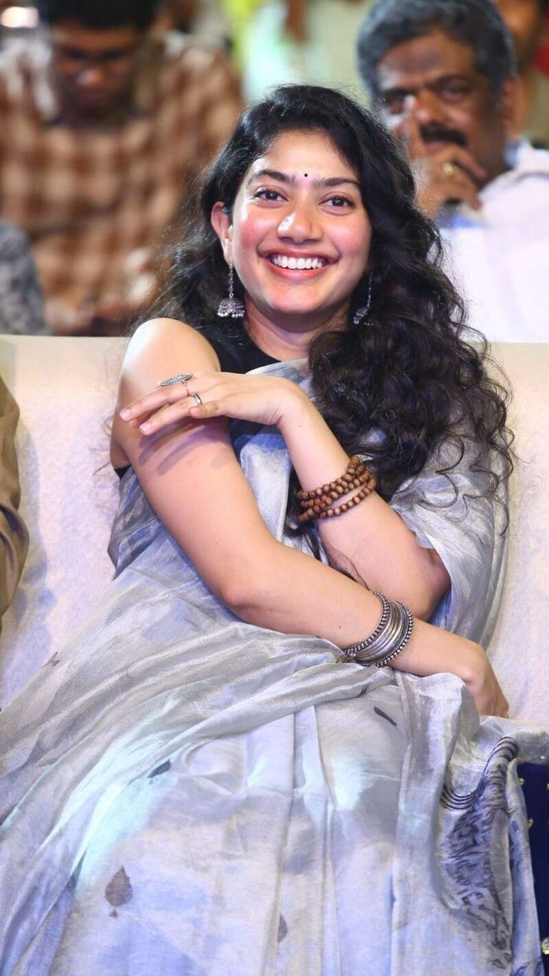 Sai pallavi viratta parvam clicks