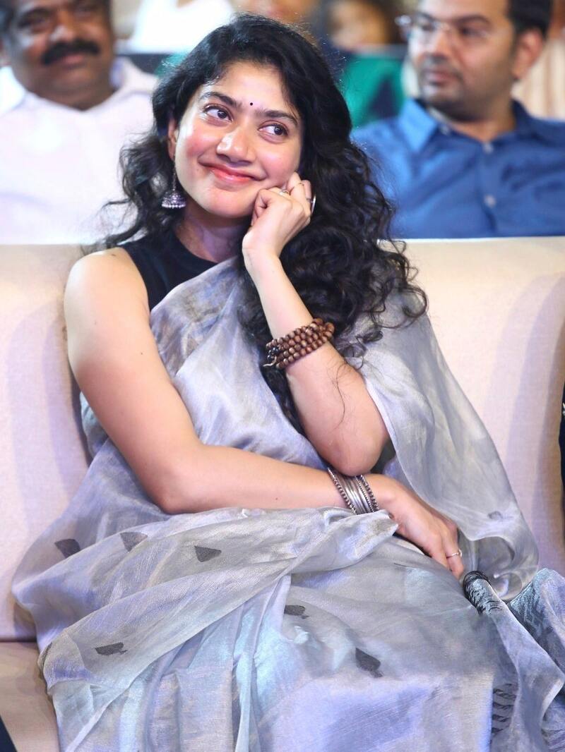 Sai pallavi viratta parvam clicks
