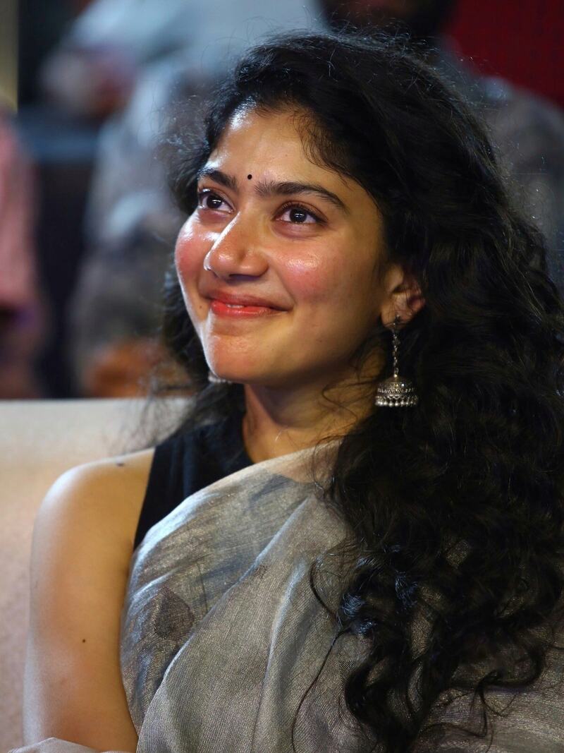 Sai pallavi viratta parvam clicks