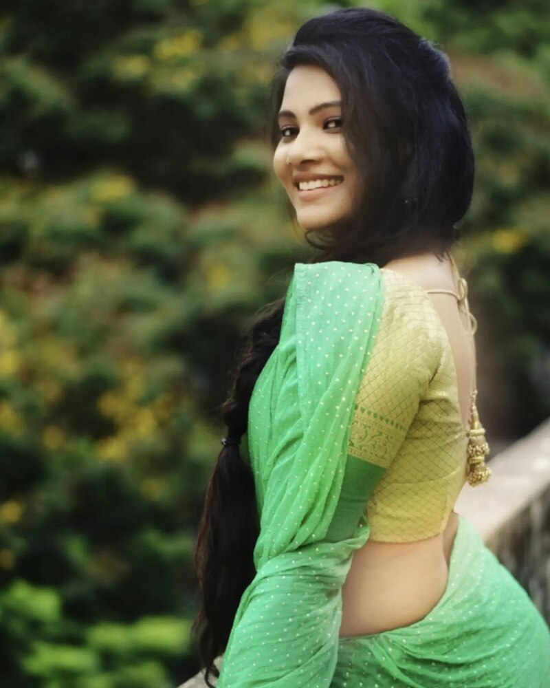 Dhivya dhuraisamy new clicks suriya et