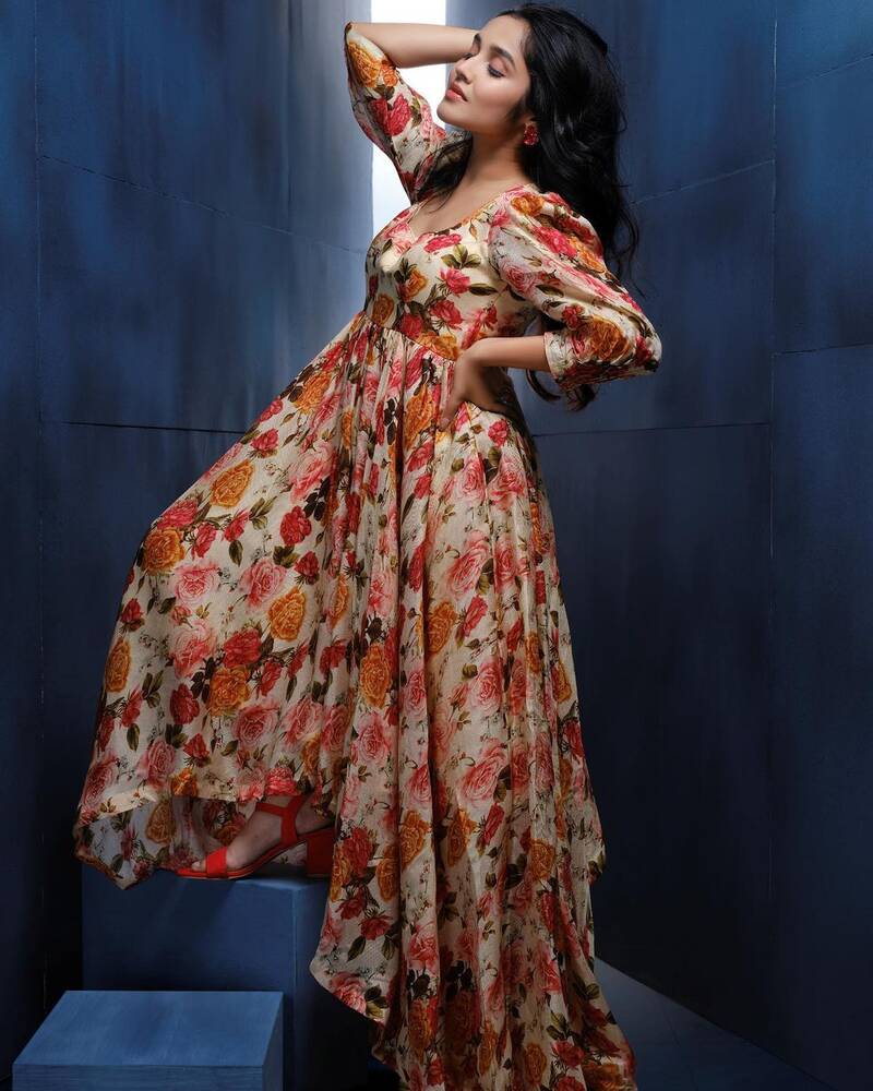 Anikha surendran latest clicks