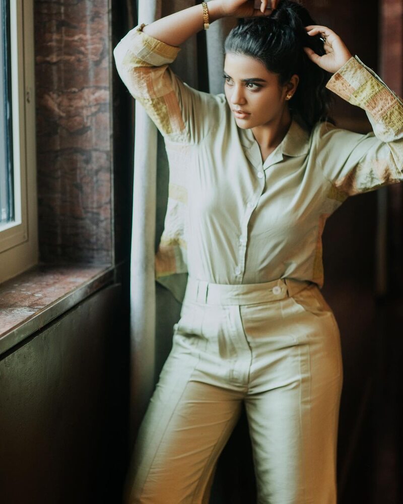 Aishwarya rajesh latest clicks viral