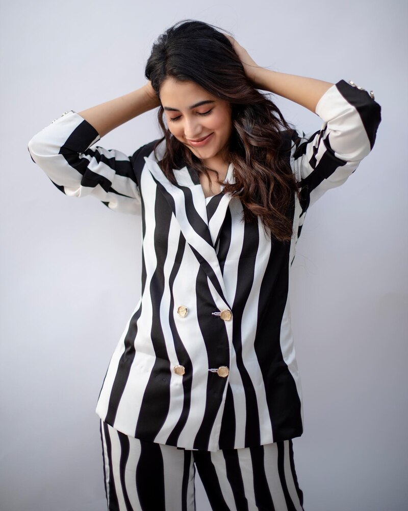 Priyankaa mohan new clicks