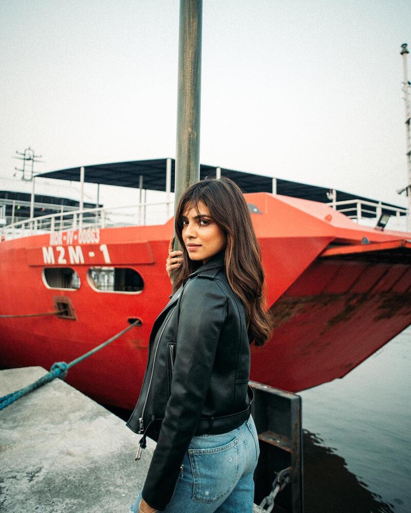 Malavika mohanan new clicks viral hot