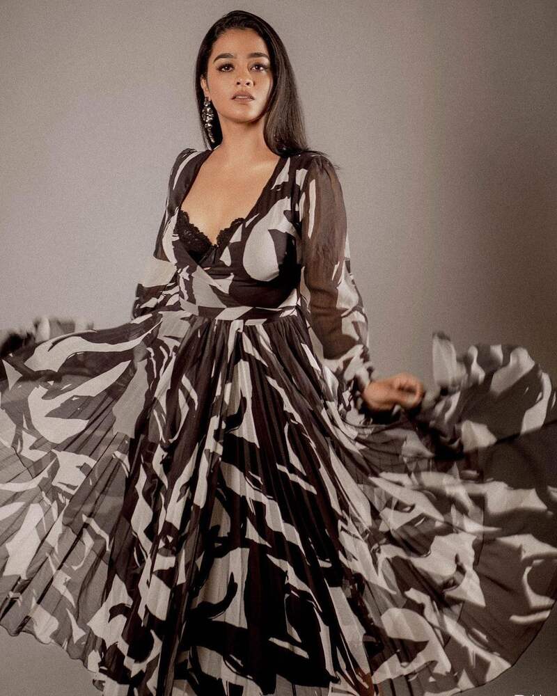 Gayathrie in black clicks