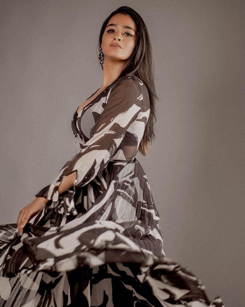 Gayathrie in black clicks