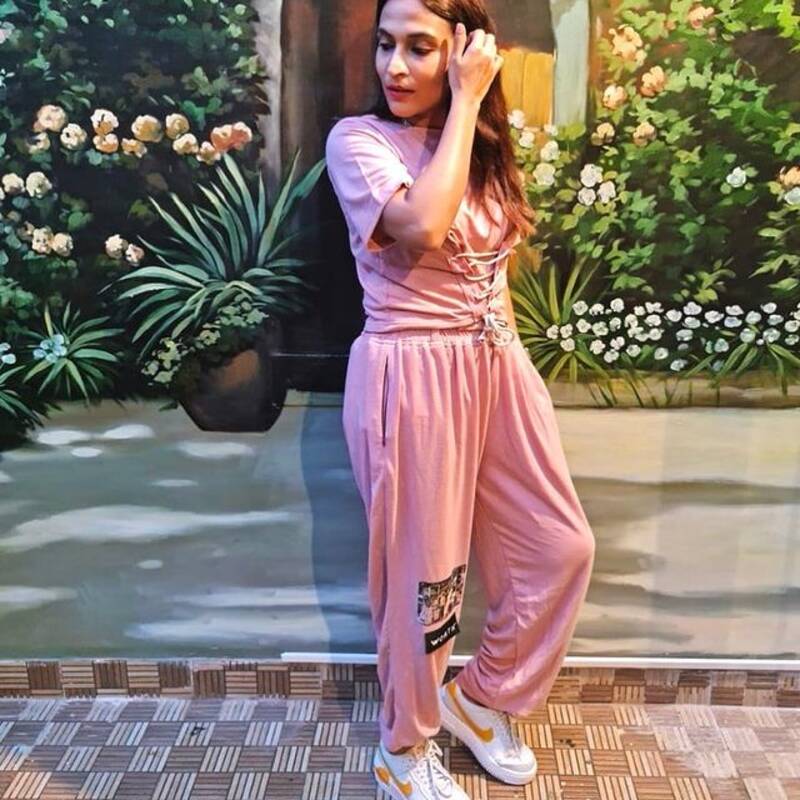 Aishwariya dhanush new clicks