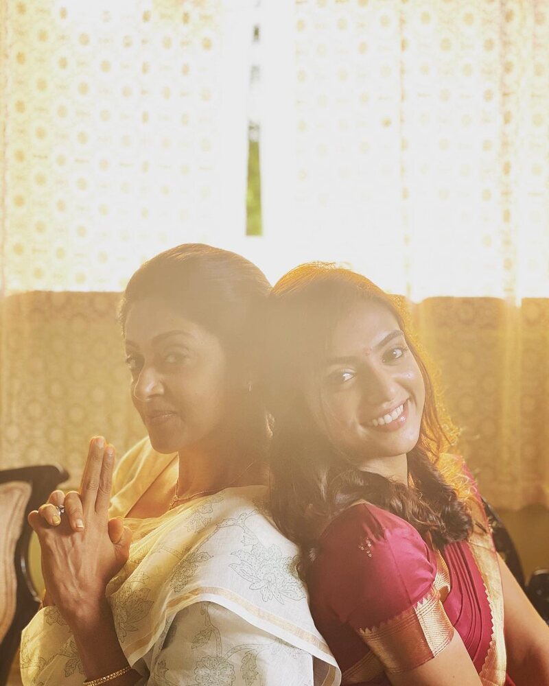 Nadhiya nazriya latest photos viral