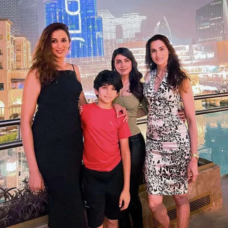 Samantha latest clicks with bff