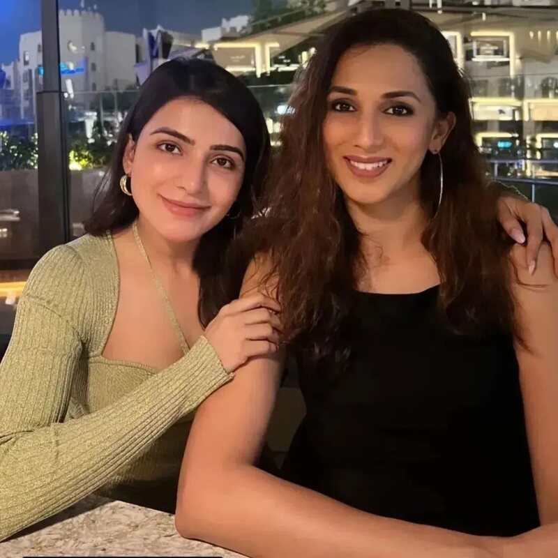 Samantha latest clicks with bff
