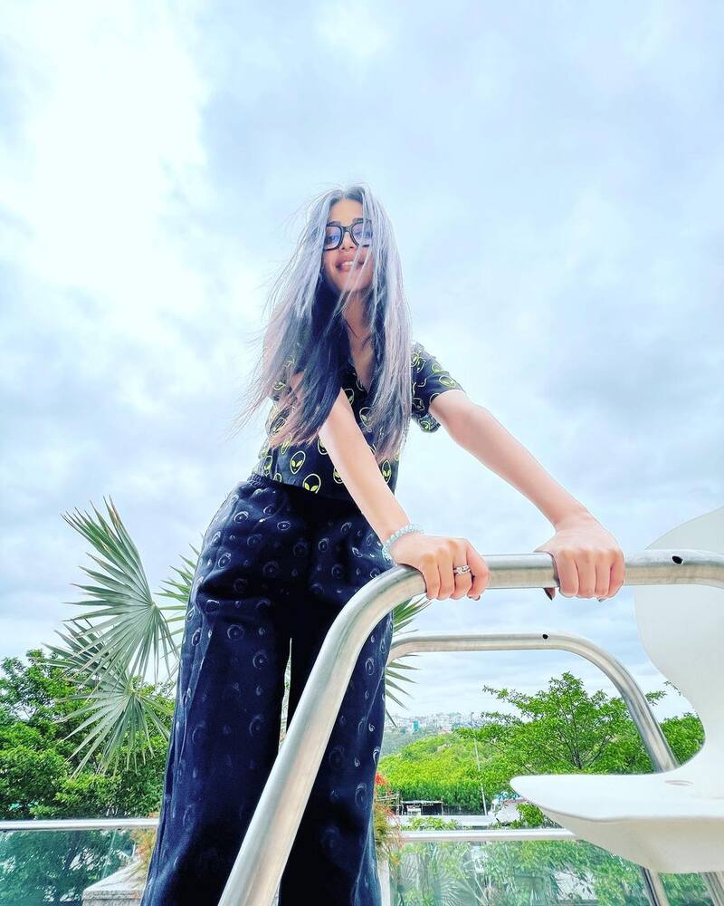 Shruti haasan latest photos