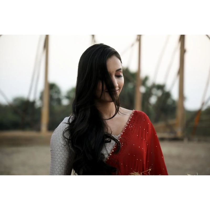 Srinidhi shetty in red photos