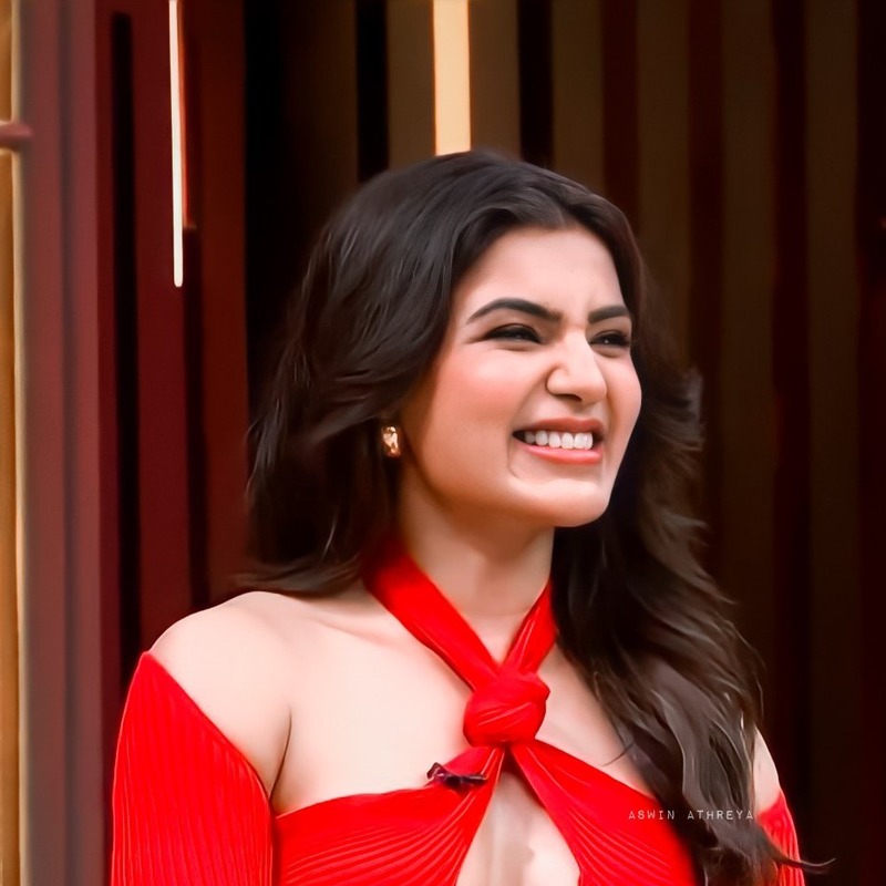 Samantha in red hot photos