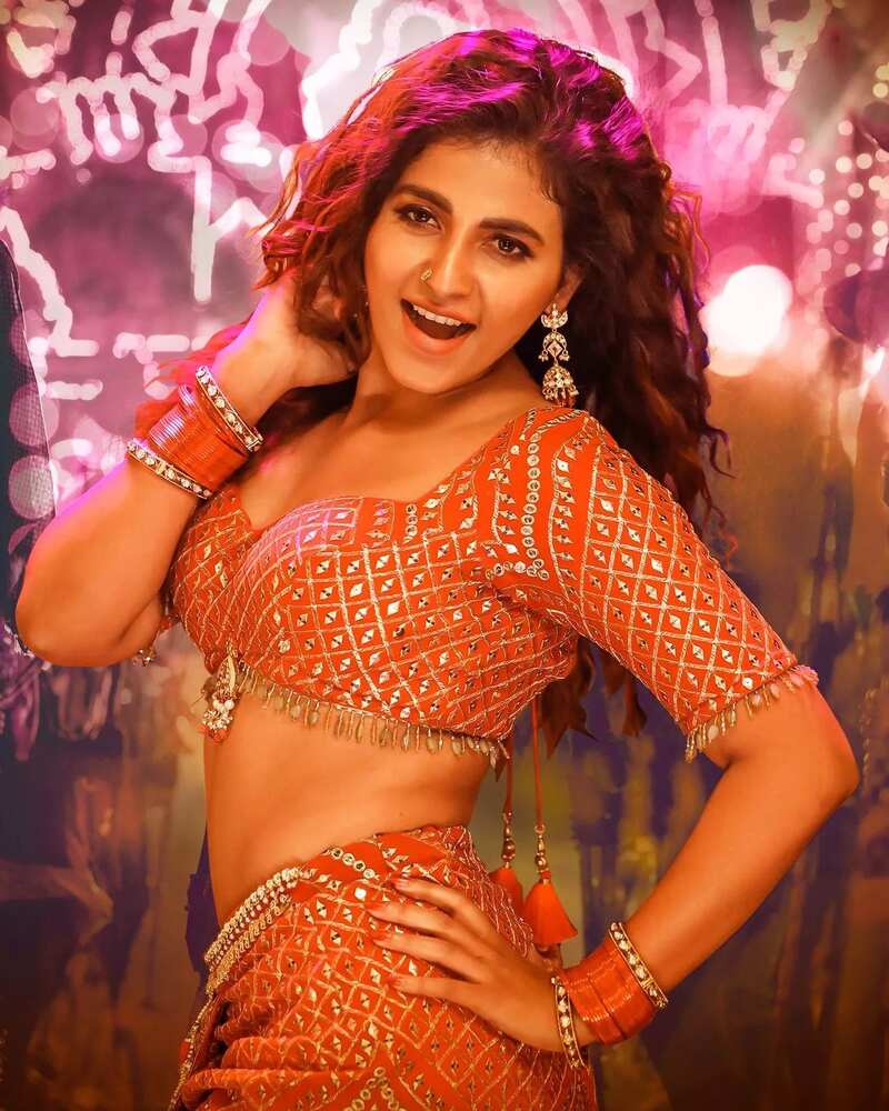 Anjali clicks new viral