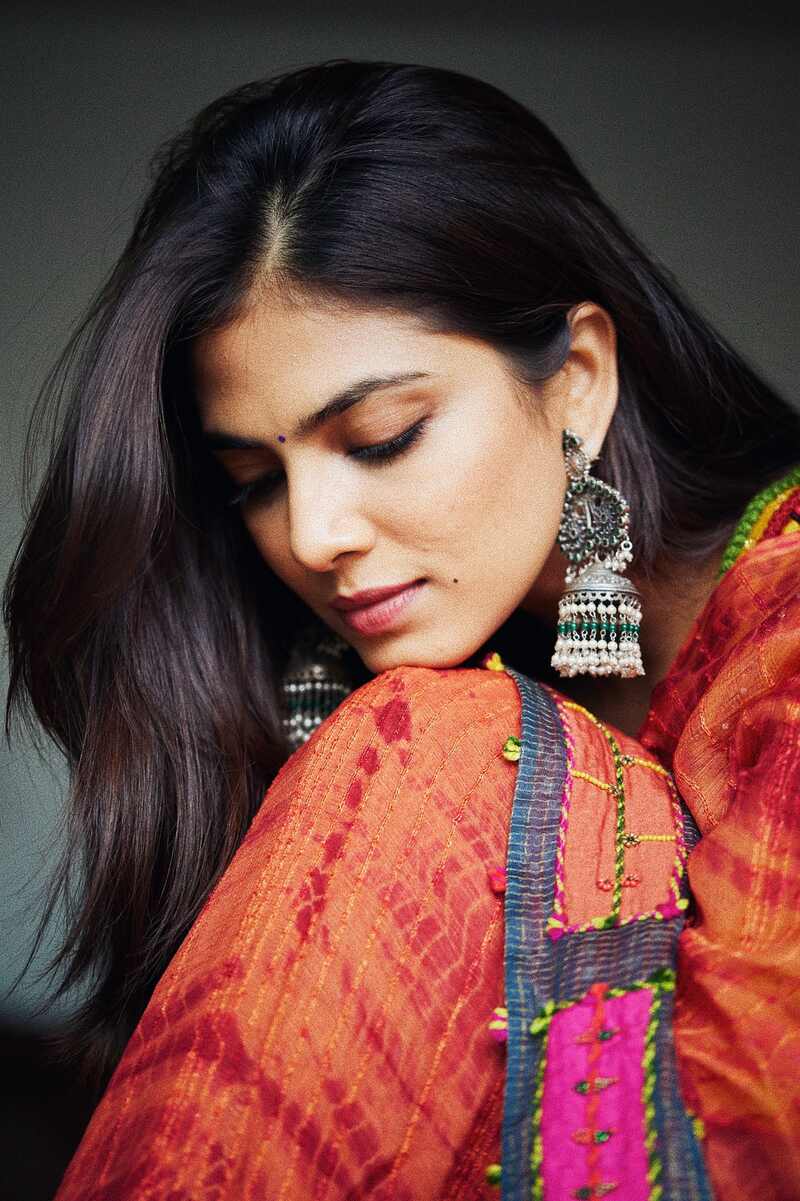 Malavika mohanan in veshti clicks