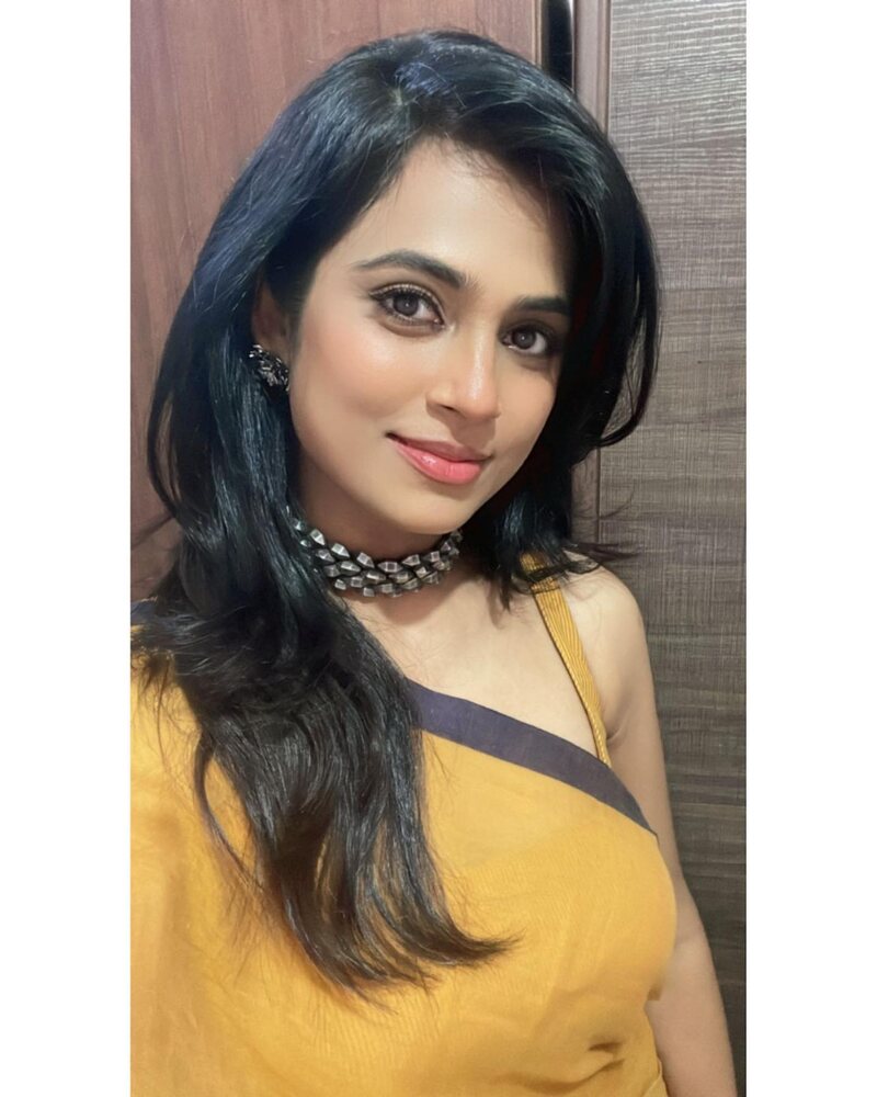 Ramya pandiyan new clicks