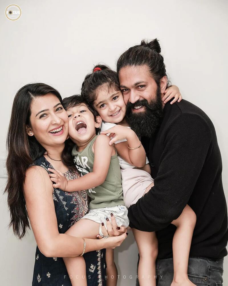 Yash recent photo with family gone viral