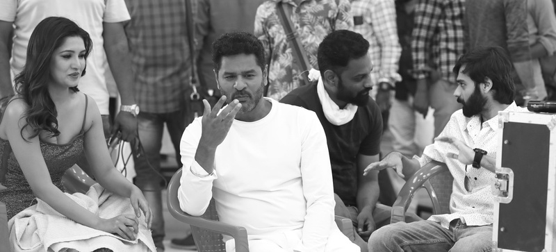 Vani bhojan rekla movie click