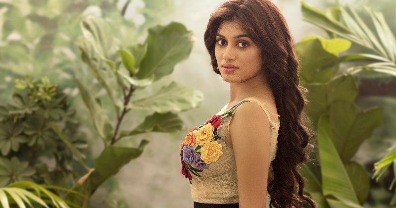 Oviya next boomer uncle photo viral