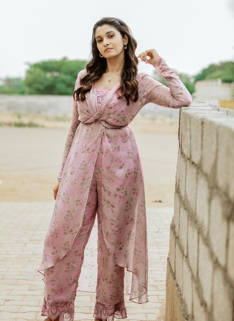 Pbs latest photoshoot viral