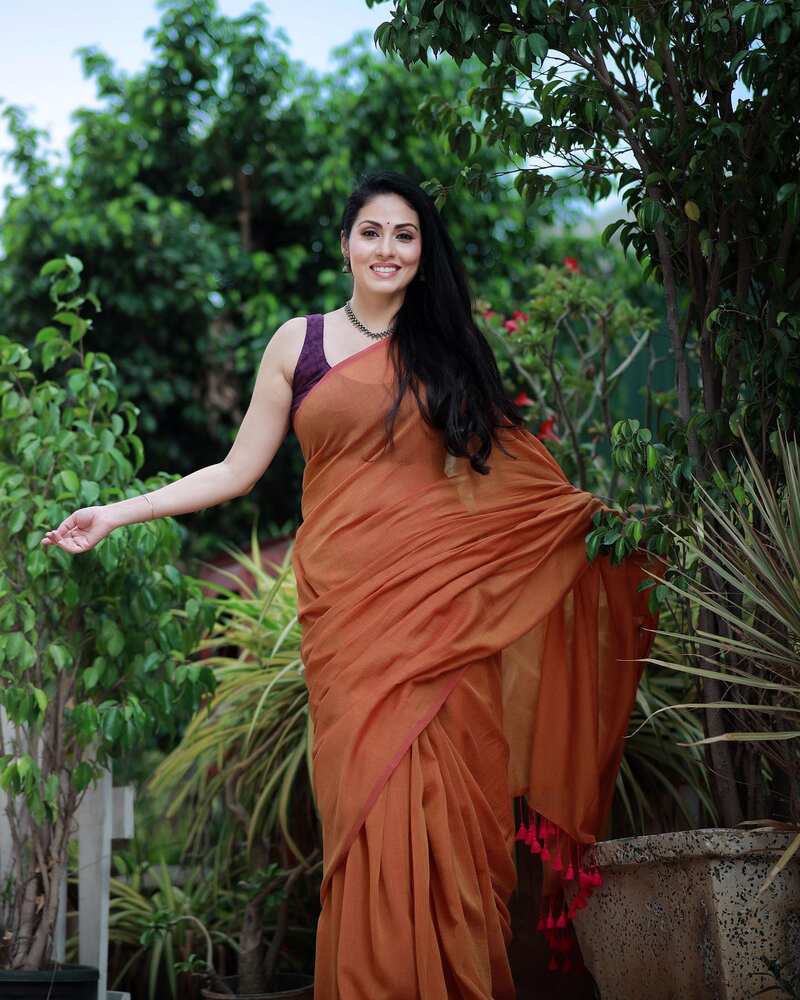 Sadha hot new clicks