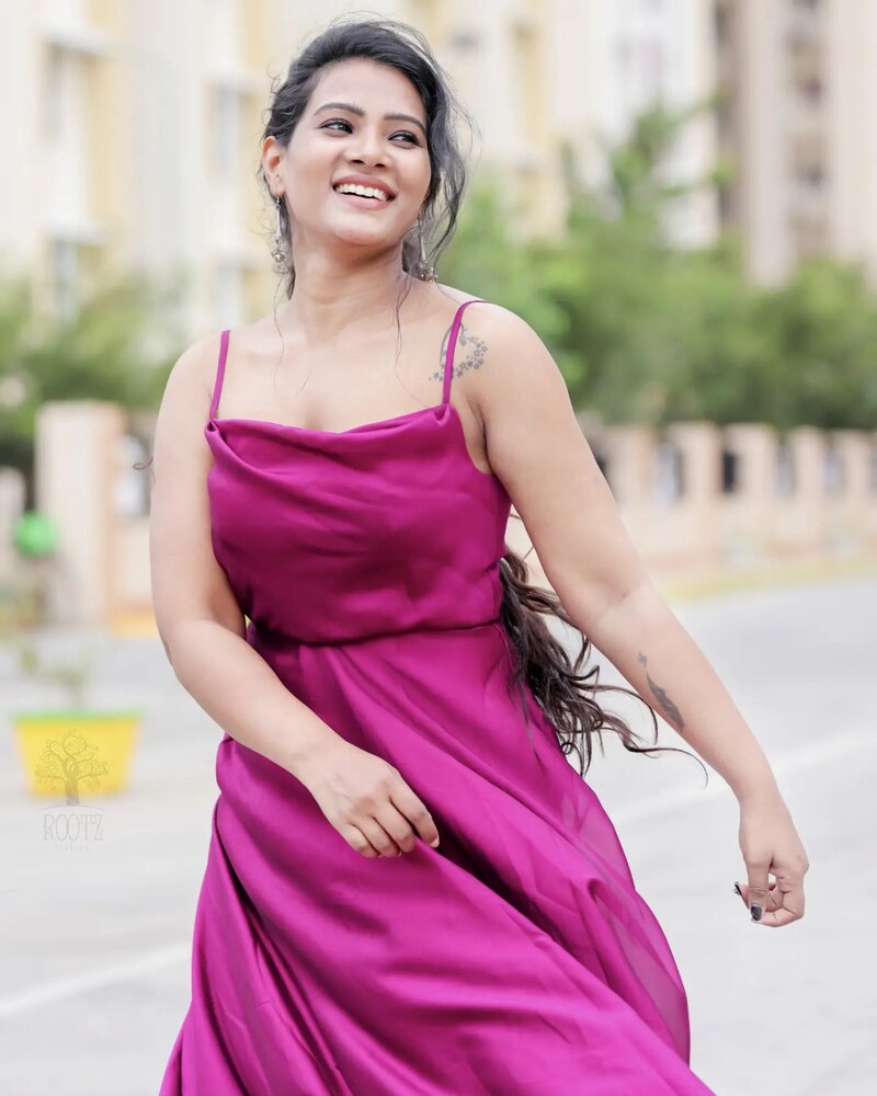 Dhivya durai new hot