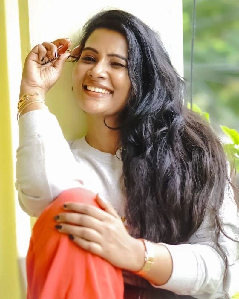 Dhivya durai new hot