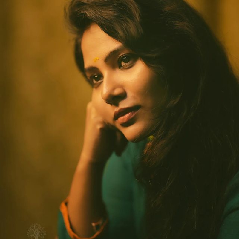 Dhivya durai new hot