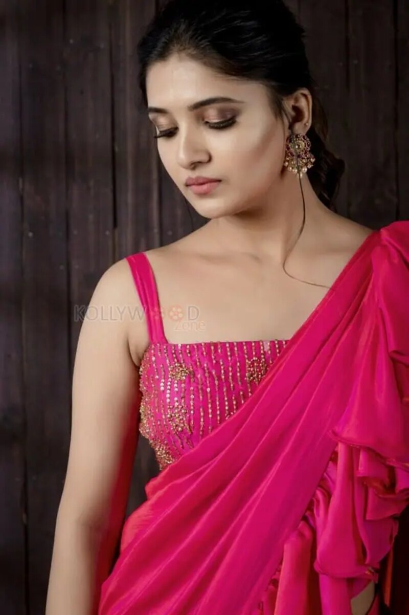 Vani bhojan in pink latest