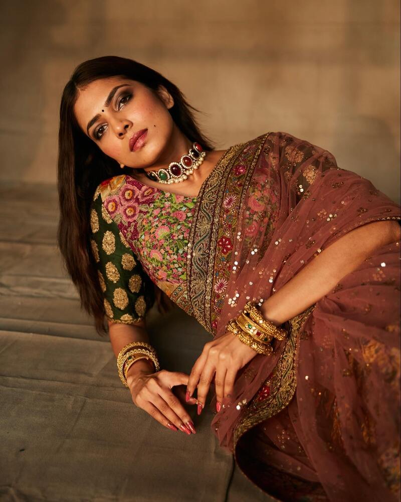 Malavika mohanan new clicks