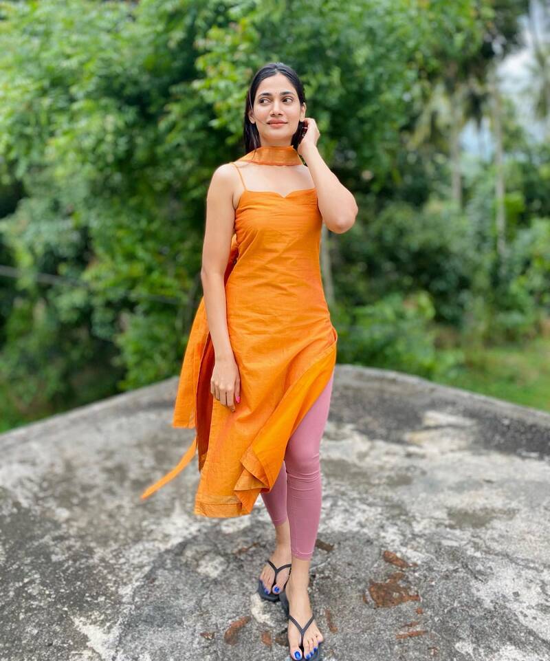 Losliya mariya new clicks