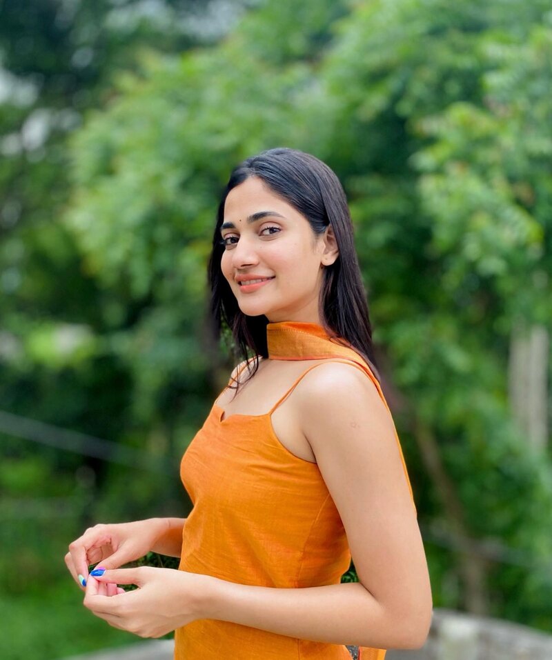 Losliya mariya new clicks