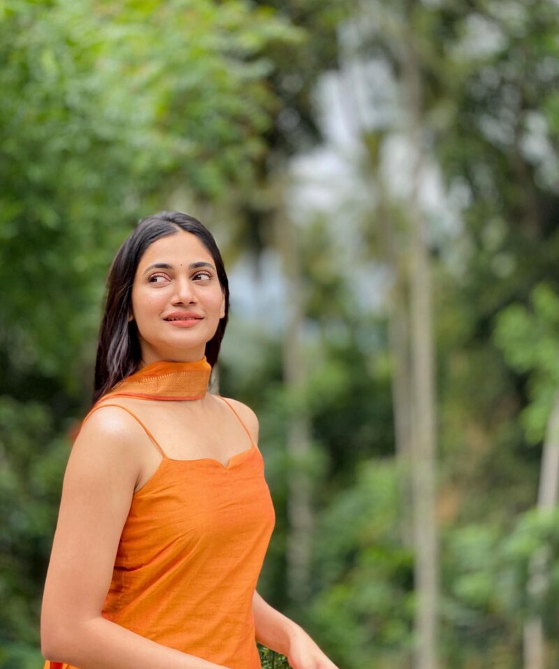 Losliya mariya new clicks