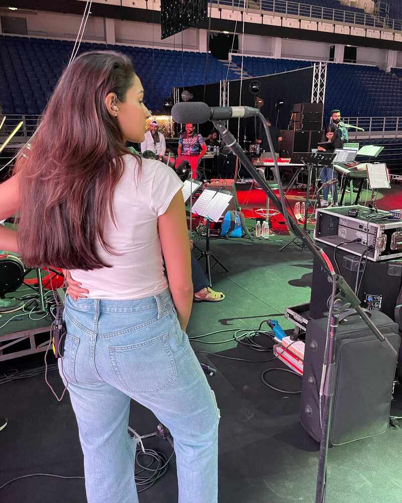 Andrea jeremiah new dd hot concet