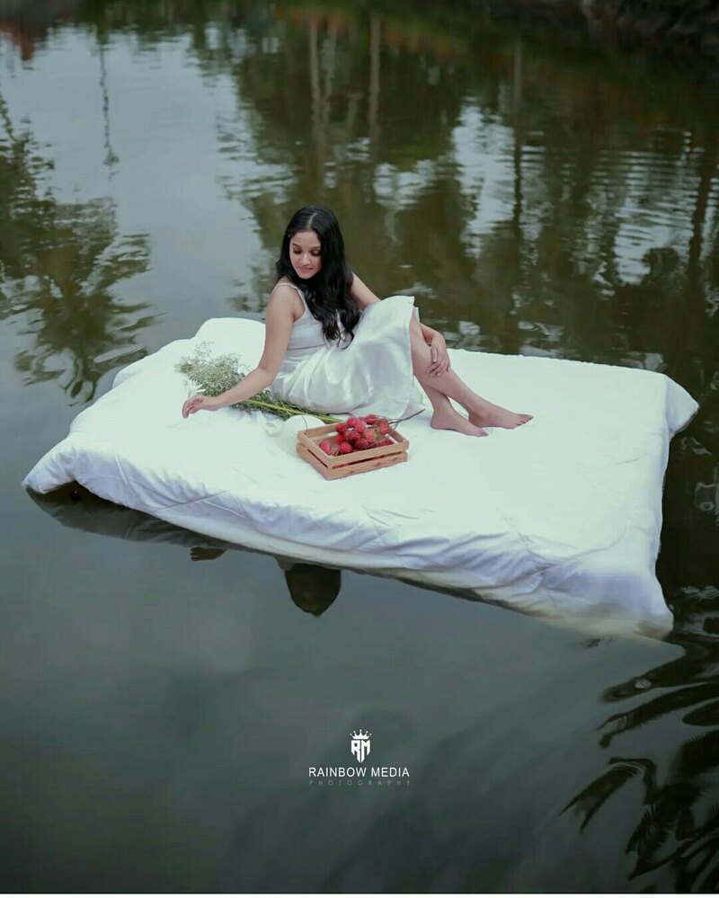 Anikha hot photoshoot trending