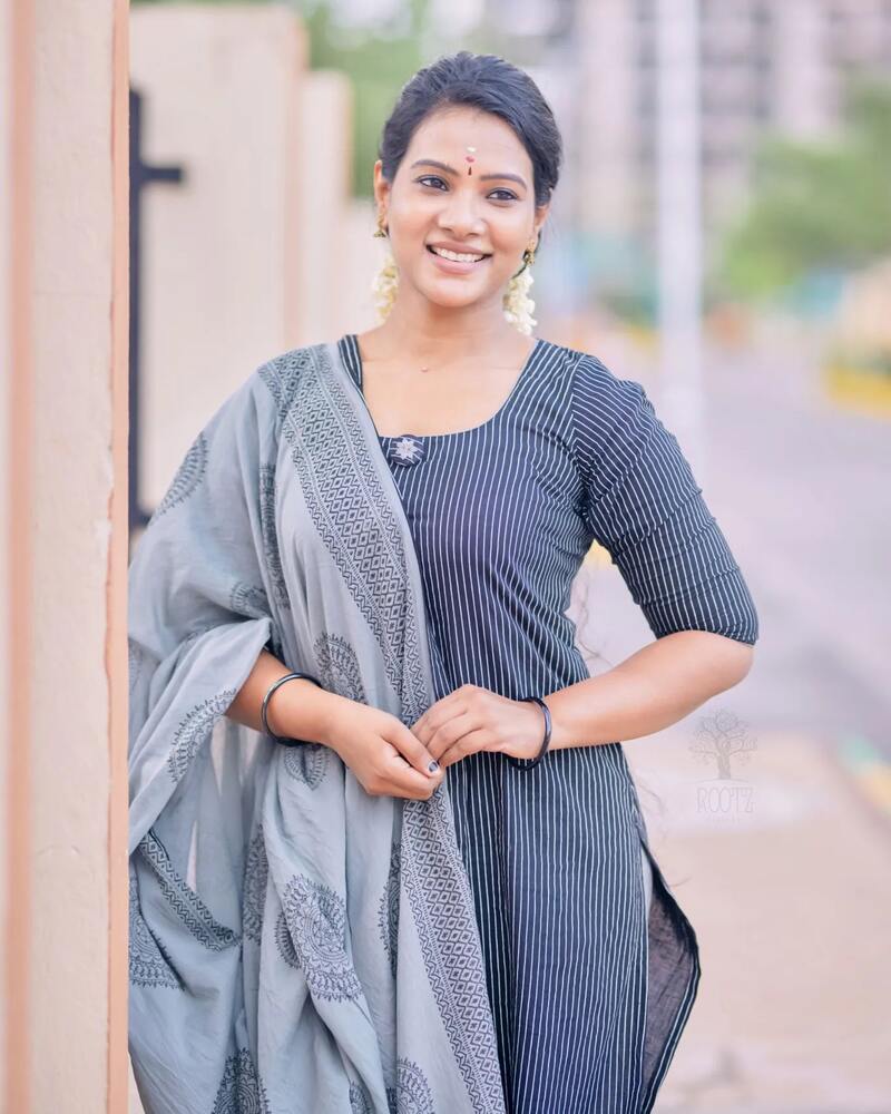 Dhivya duraisamy new clicks