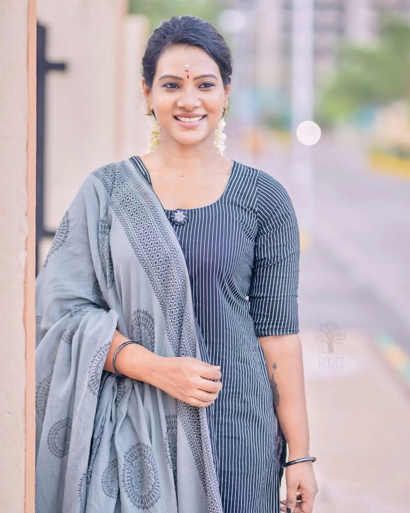 Dhivya duraisamy new clicks