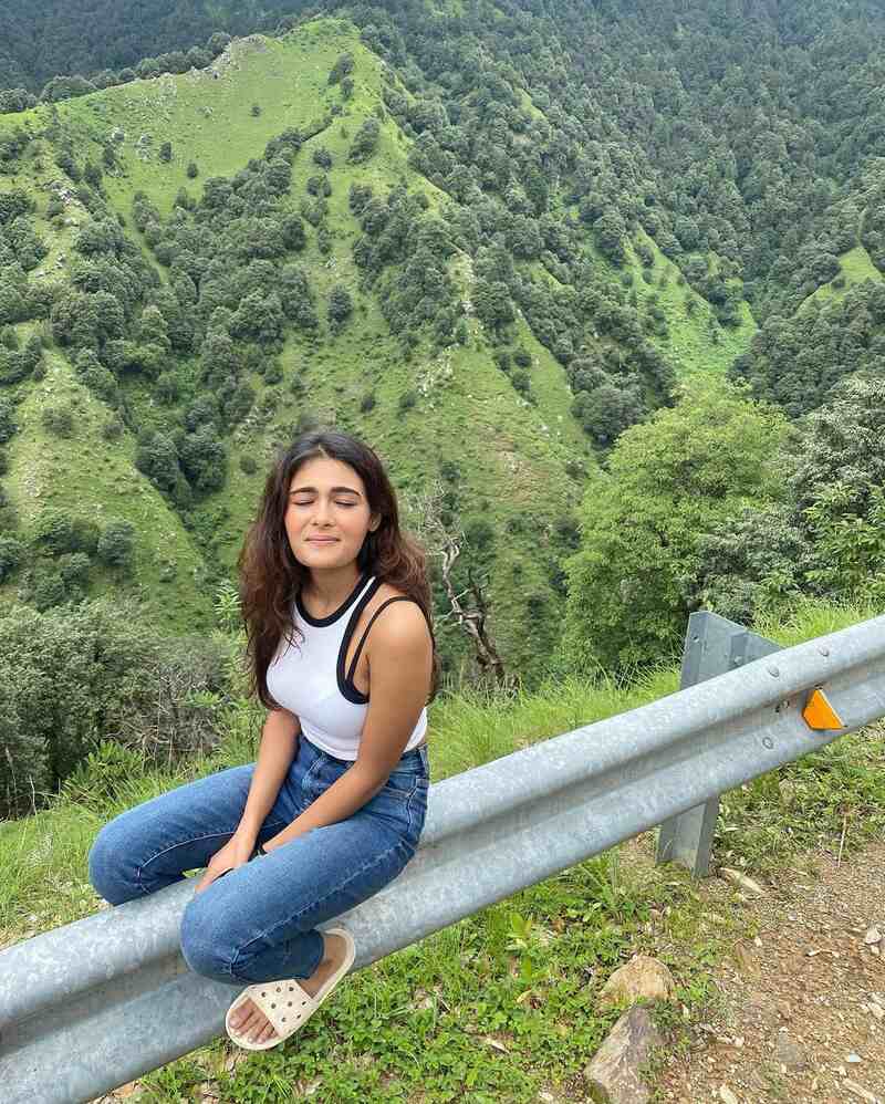 Shalini pandey new clicks