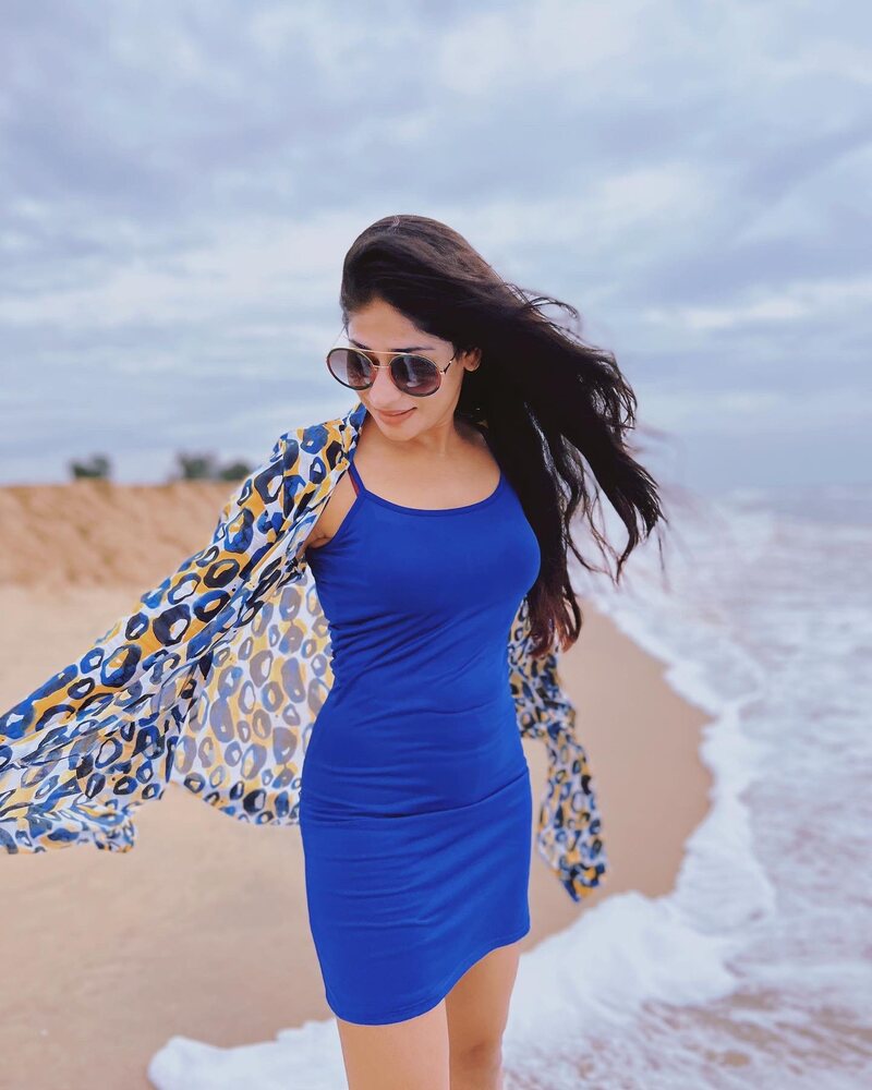 Actress viji latest pics