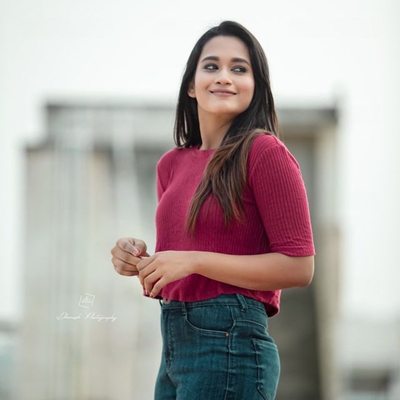 Kaavya arivumani new clicks