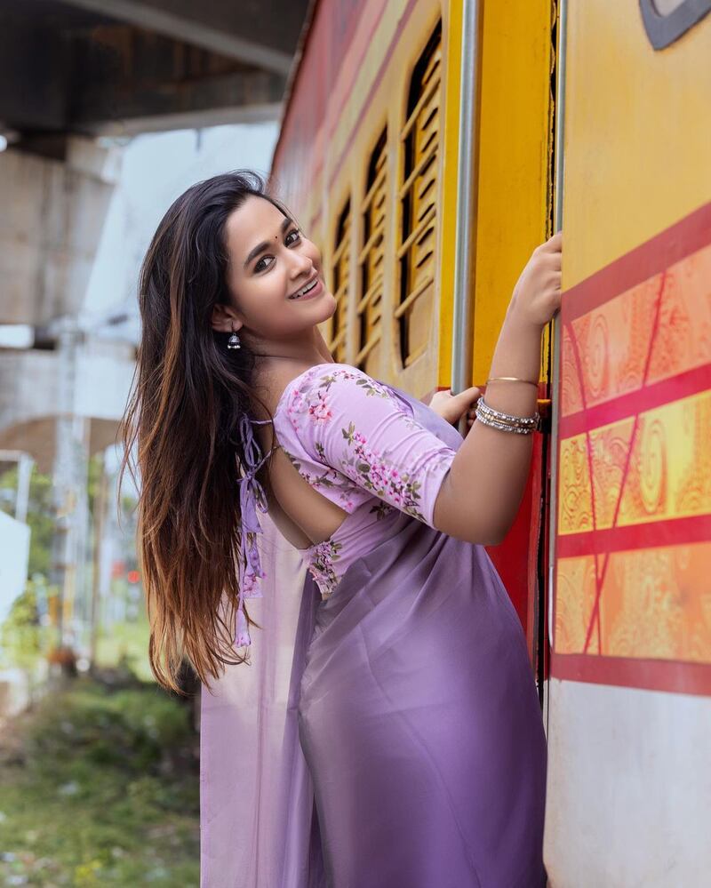 Kaavya arivumani new clicks