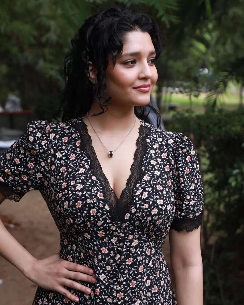 Ritika singh new clicks