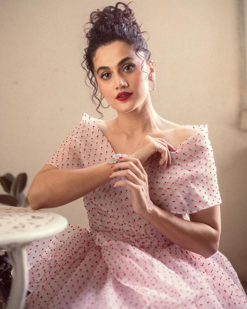 Taapsee tamil new clicks