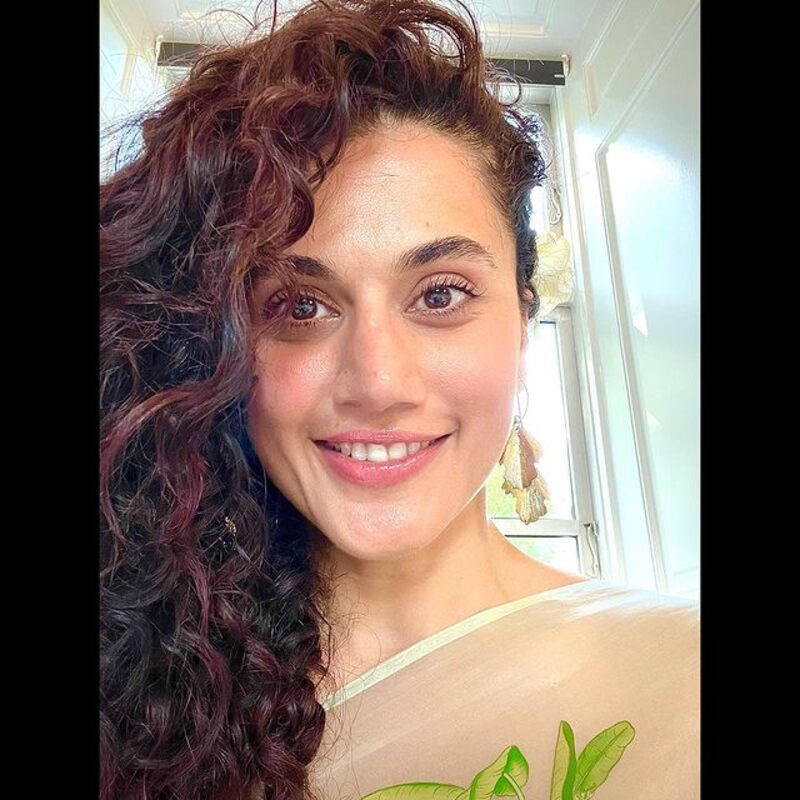 Taapsee tamil new clicks