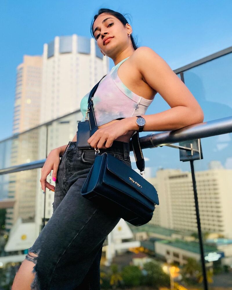 Losliya mariya new clicks