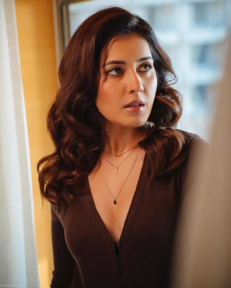 Raashii khanna new clicks