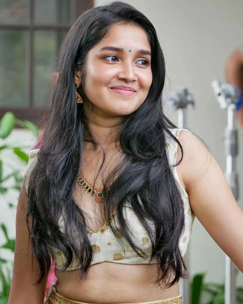 Anikha surendran new clicks