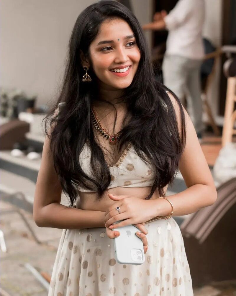 Anikha surendran new clicks